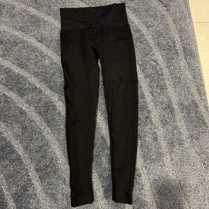 Black set active leggings.